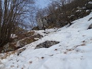 64 In decisa salita pestando neve